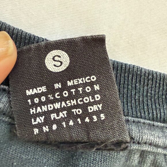 Queen Crest Double Sided Washed Gray T-Shirt Men’s Size Small - Picture 7 of 7